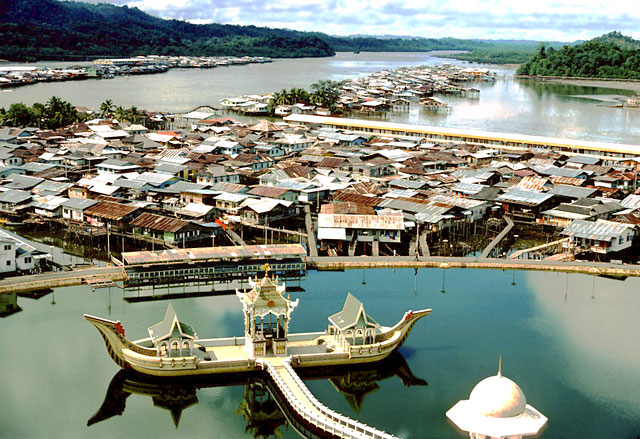 Thăm làng nổi lớn nhất thế giới Kampong Ayer