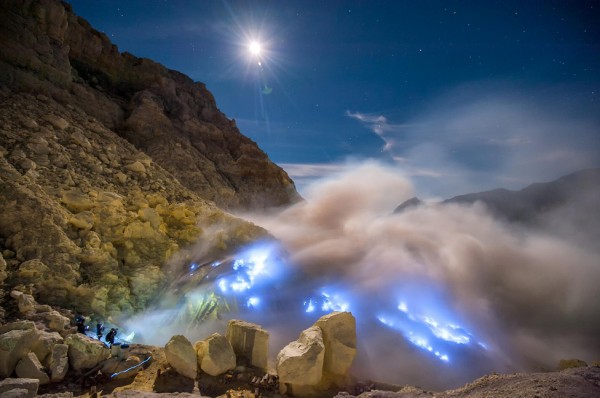 Khám phá vẻ đẹp diệu kì của núi lửa Kawah Ijen