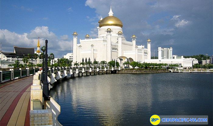 Hoàng cung Istana Nurul Iman tráng lệ