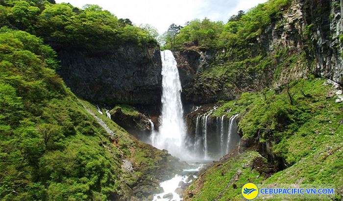 Thác Naena - một trong 3 thác nước đẹp nhất Nhật Bản
