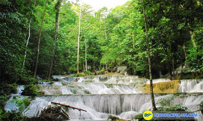 Dạo chơi tại 5 thác nước đẹp như tranh vẽ tại Indonesia